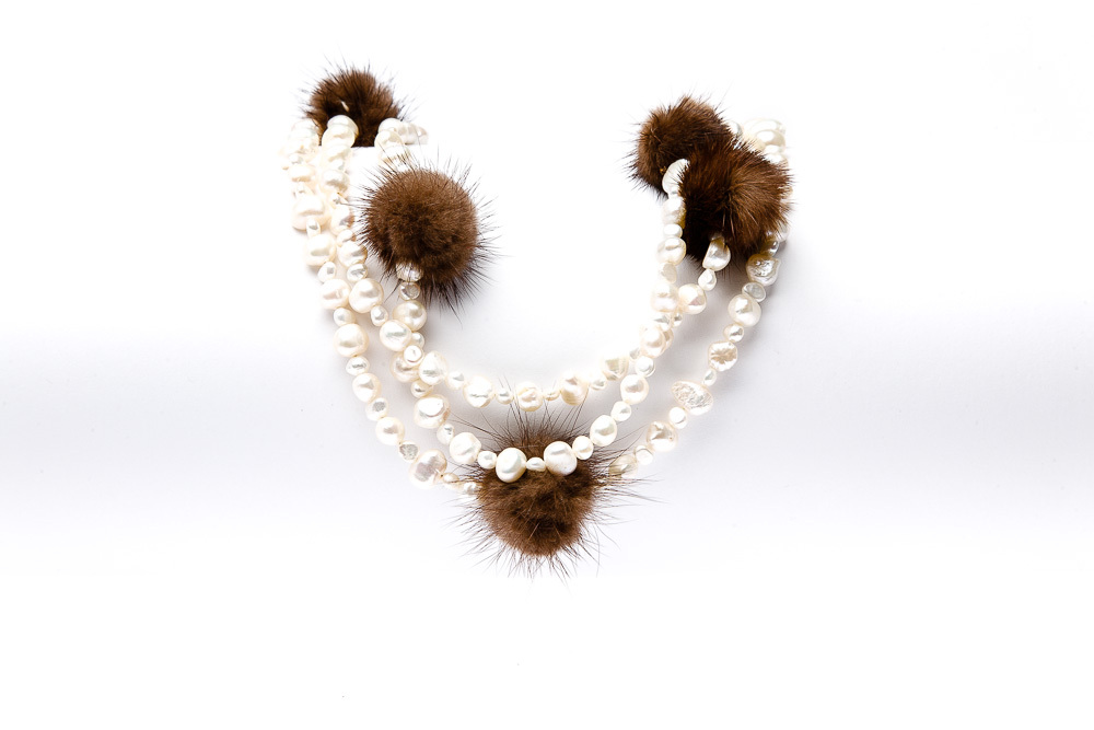 Perlenkette mit braunem Fellpuschel "Winter Romance"